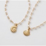Pulseira pérolas pendente concha 